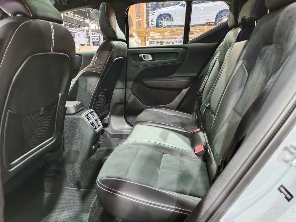 ϵcWA(du)Q XC40CR-Vôx