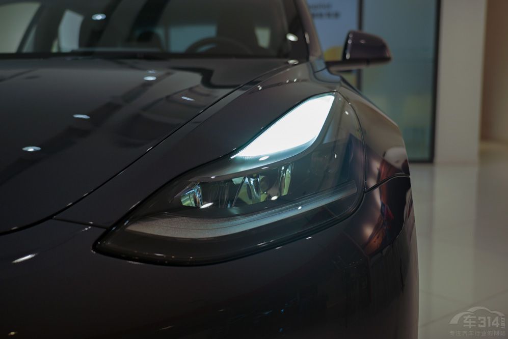 Model 3r㲻i3զx