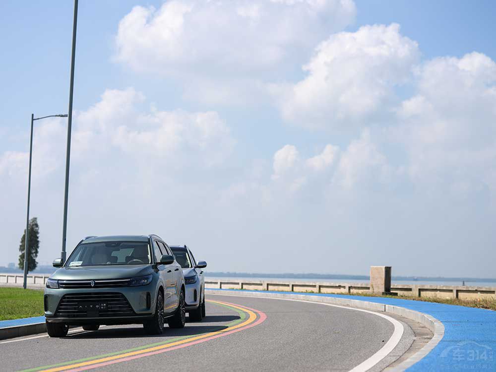 30fԪ(ni)SUV M7bbI(lng)