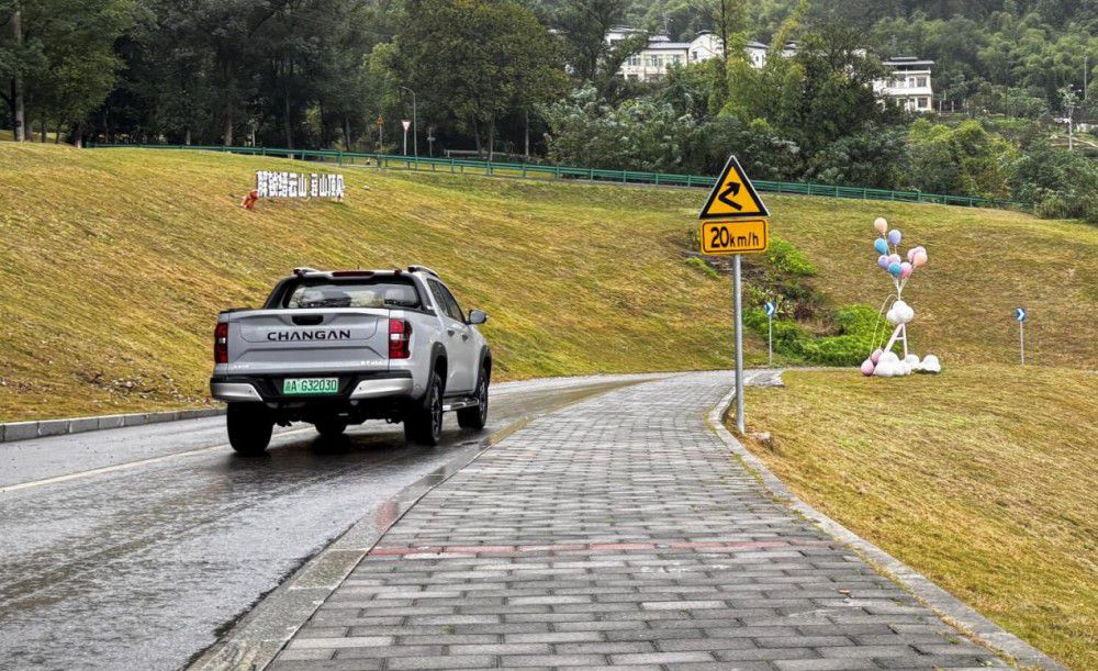 ͨ{һǵSUV