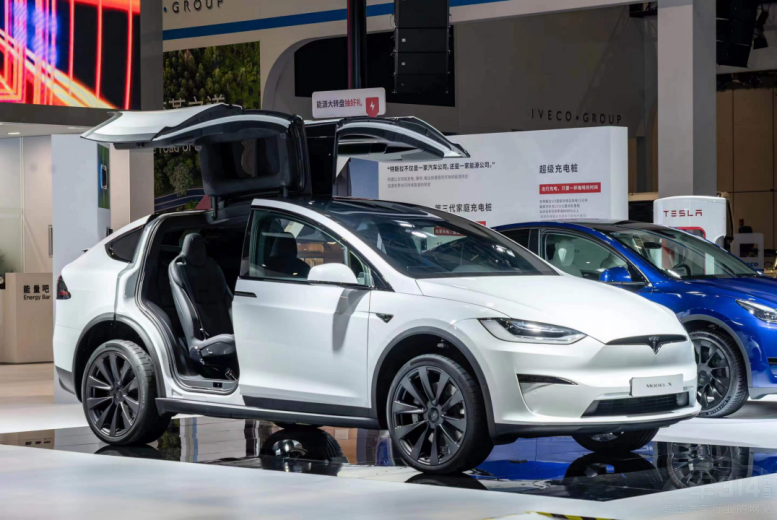 Model 3/Y{(dio)ۃr(ji) ȫModel S/X